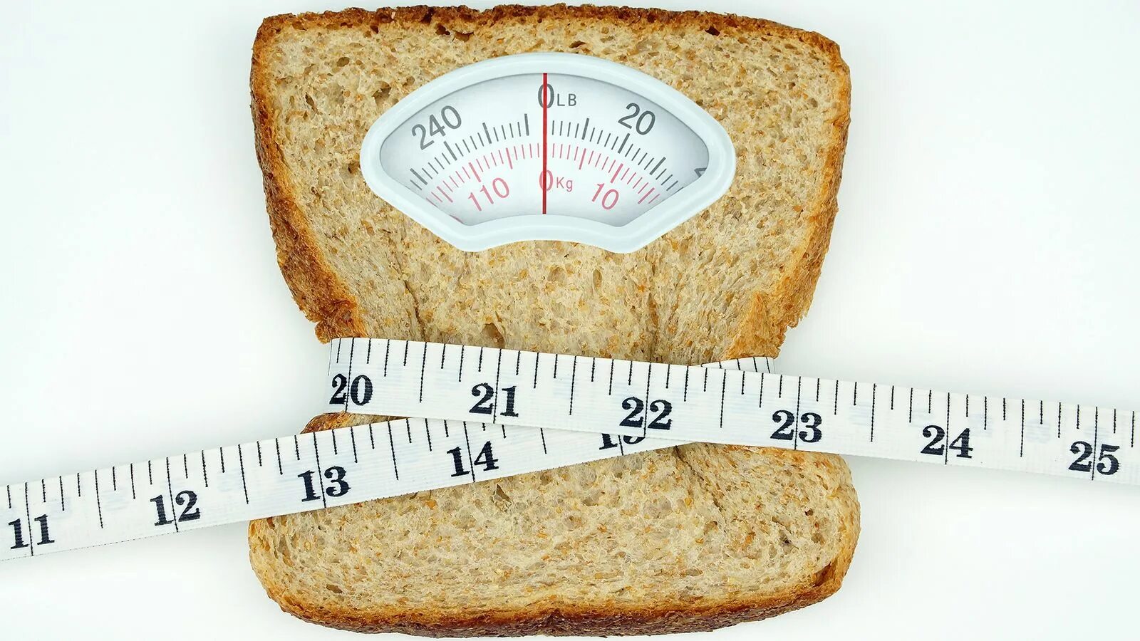 Хлеб для похудения. Хлеб здоровое питание. Хлебная диета. Хлеб с сантиметром.