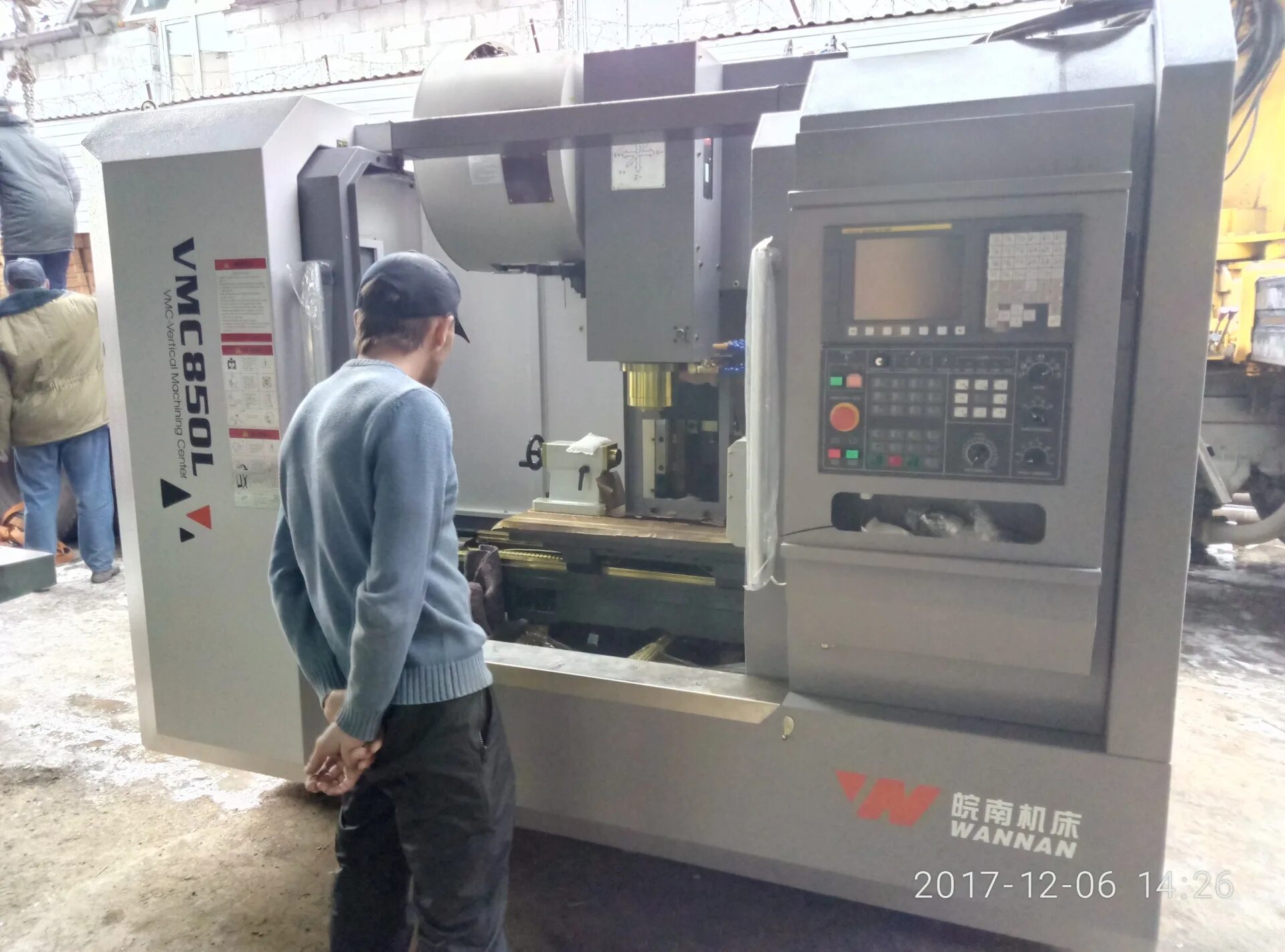 Обрабатывающий центр с чпу fanuc. Fanuc 1000 фрезерный. kvl 1000 фрезерный станок. вертикальный фрезерный станок с чпу kvl 1000 (vmc 1000p). kvl1000 (vmc1000p) 4-оси вертикальный обрабатывающий центр c чпу fanuc.