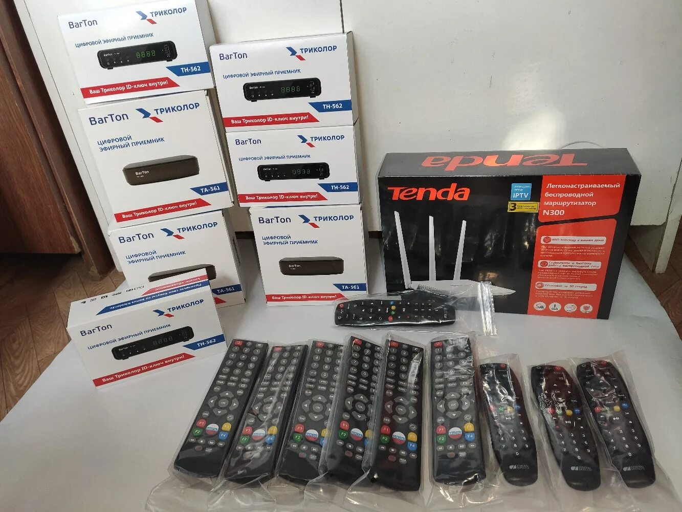 Barton триколор приемник. Bellewholesale лого. дилерский (оптовый) канал продаж. триколор оборудование. каналов оптом.