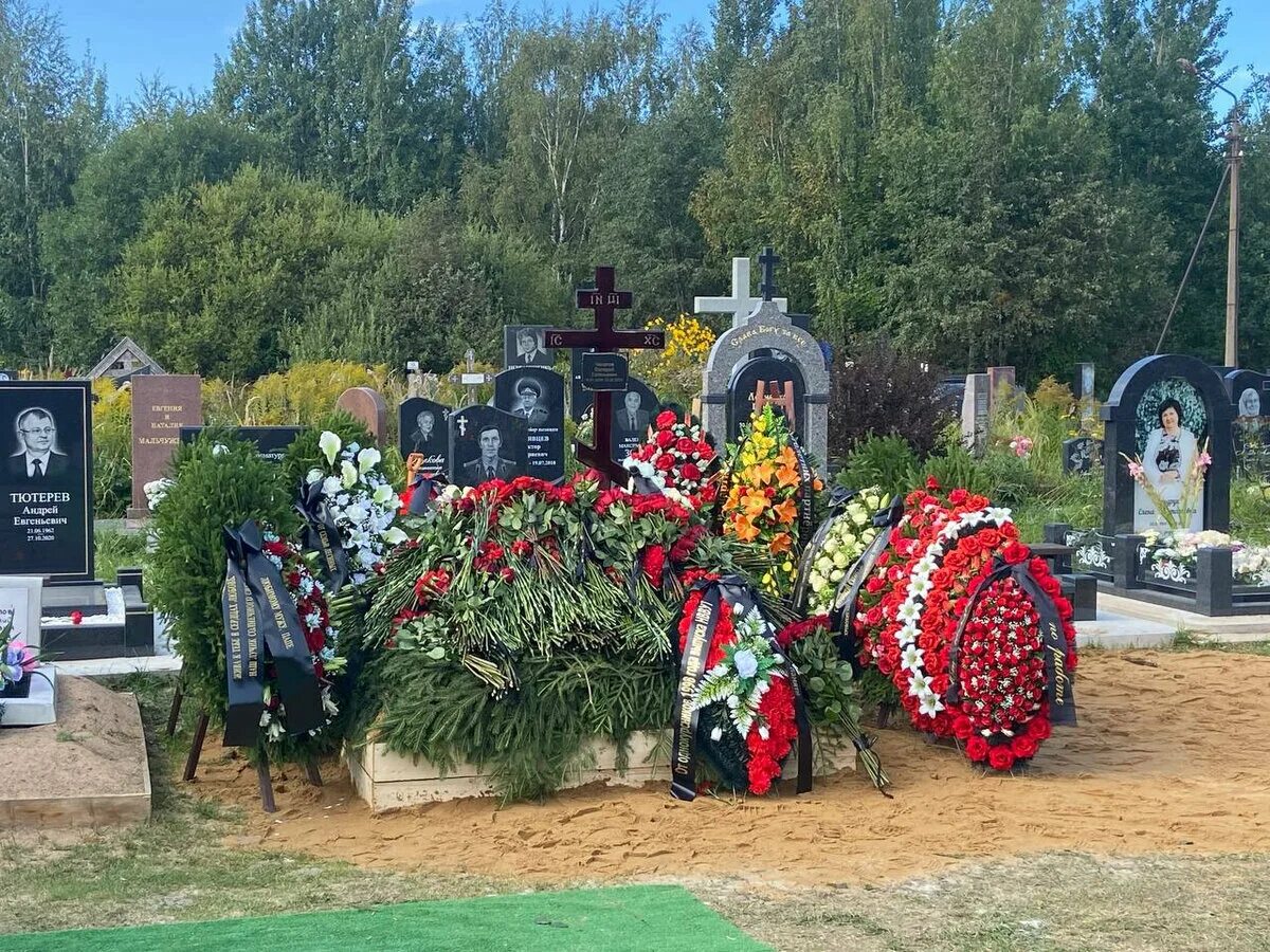 Похороны погибших в крокус сити видео. Пороховское кладбище. Похороненные на Пороховском кладбище. Пороховское кладбище могила Пригожина.