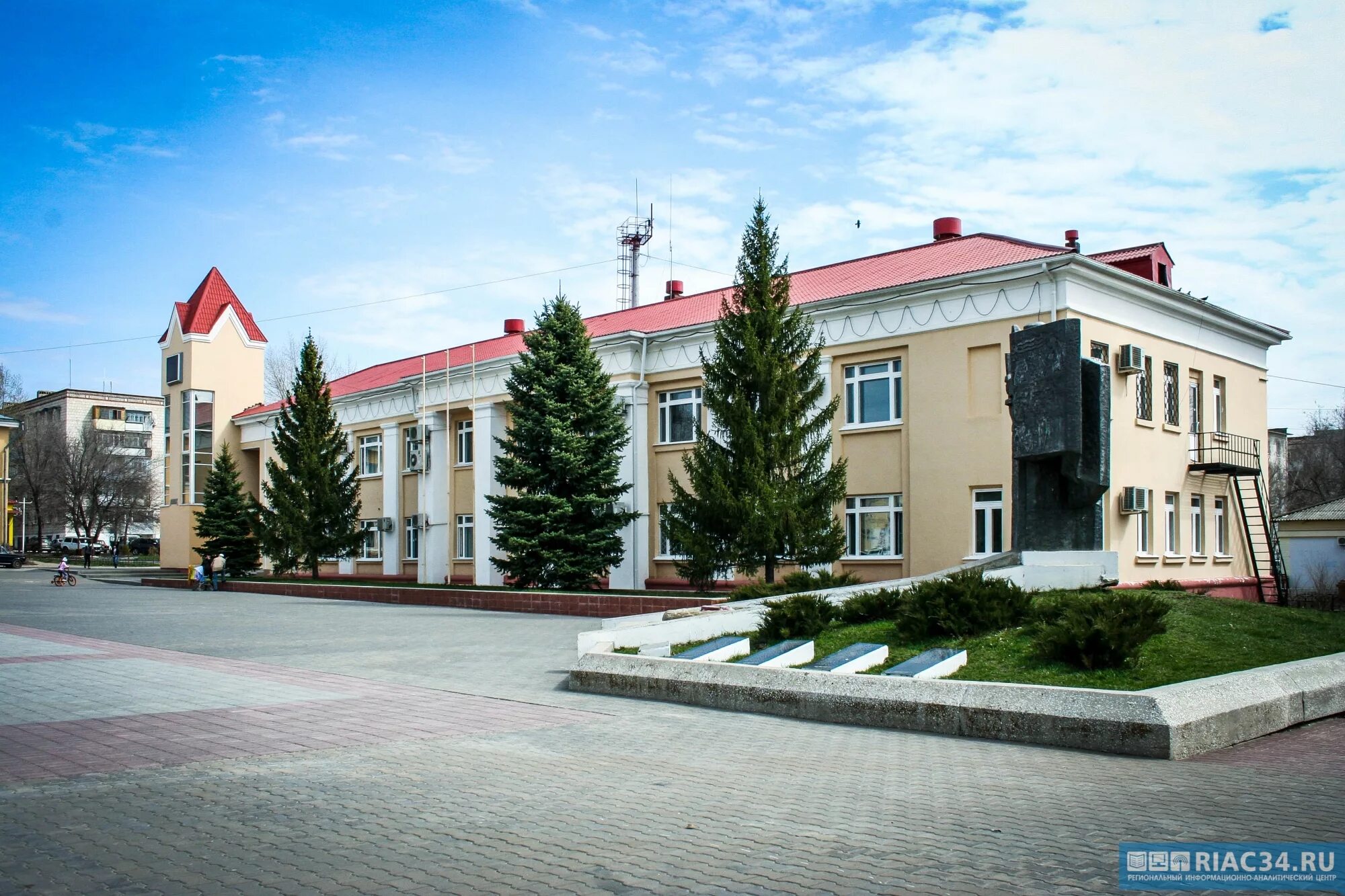 Жирновский районный суд. Жирновск Волгоградская. Город Жирновск Волгоградской области. Площадь г Жирновск. ДК Нефтяник город Жирновск.