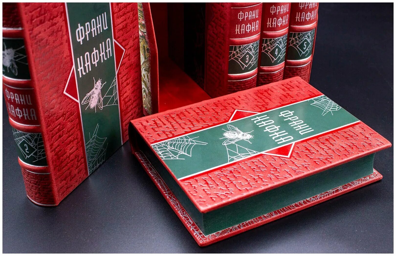 Кафка лучшие книги. Франц кафка малое собрание сочинений. франц кафка полное собрание сочинений. кафка ф. собрание сочинений в пяти томах. том первый. 2012 г. конфеты кафка.