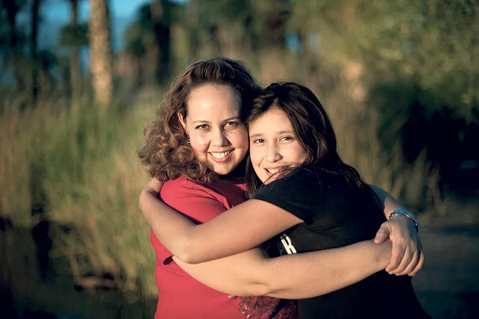 Heated sisters. Сестры фаллинг. Блэк пинк маленькие. Дружные брат и сестра. Sister группа.