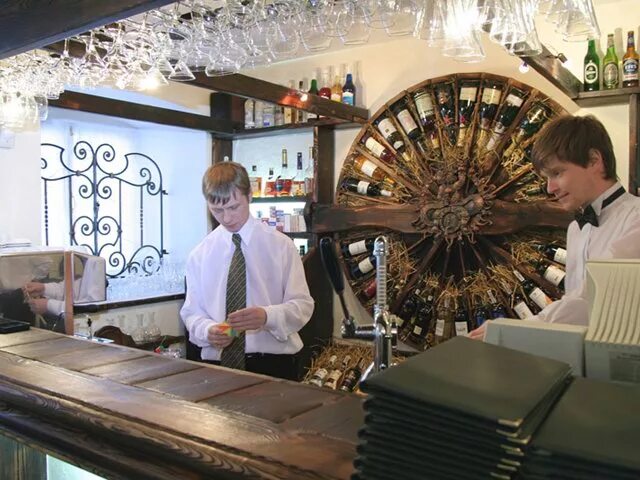 Трактир пушкарь. Трактир пушкарь суздаль. Ресторан пушкарь суздаль. Пивной бар пушкарь в ленинграде. Суздаль завтрак.