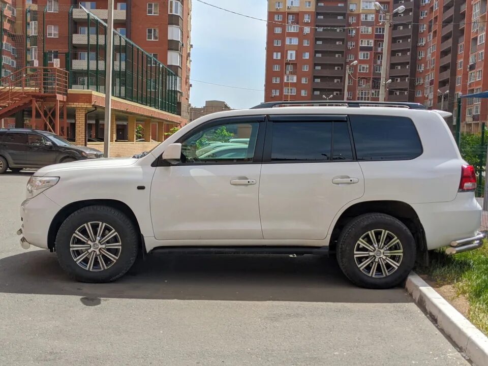Диски тойота ленд крузер 200 r18. Toyota land cruiser 200. Диски на toyota land cruiser 200 r20 оригинал. Колеса тойота ленд крузер. Колеса toyota land cruiser 200 r18.