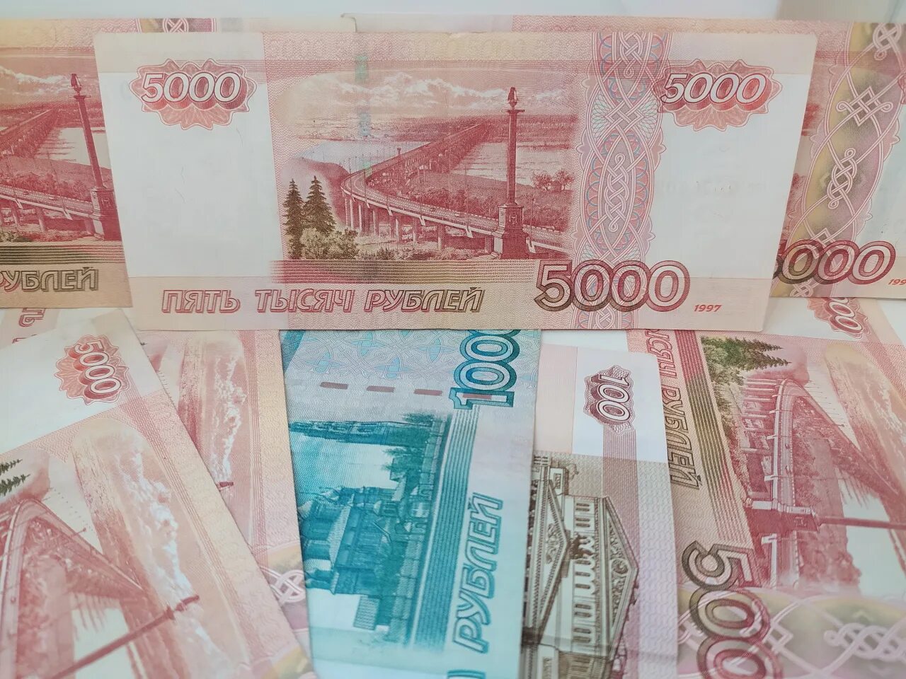 Российские купюры. Рубль фото. Новые российские деньги. Русские деньги фото.