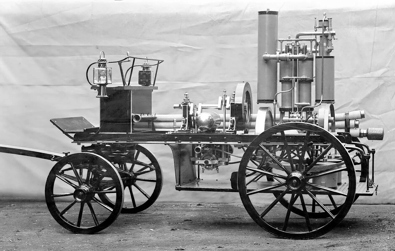 Первый автомобиль внутреннего. Автомобиль Daimler 1888 год. Мерседес Бенц 1888. Daimler 1911.