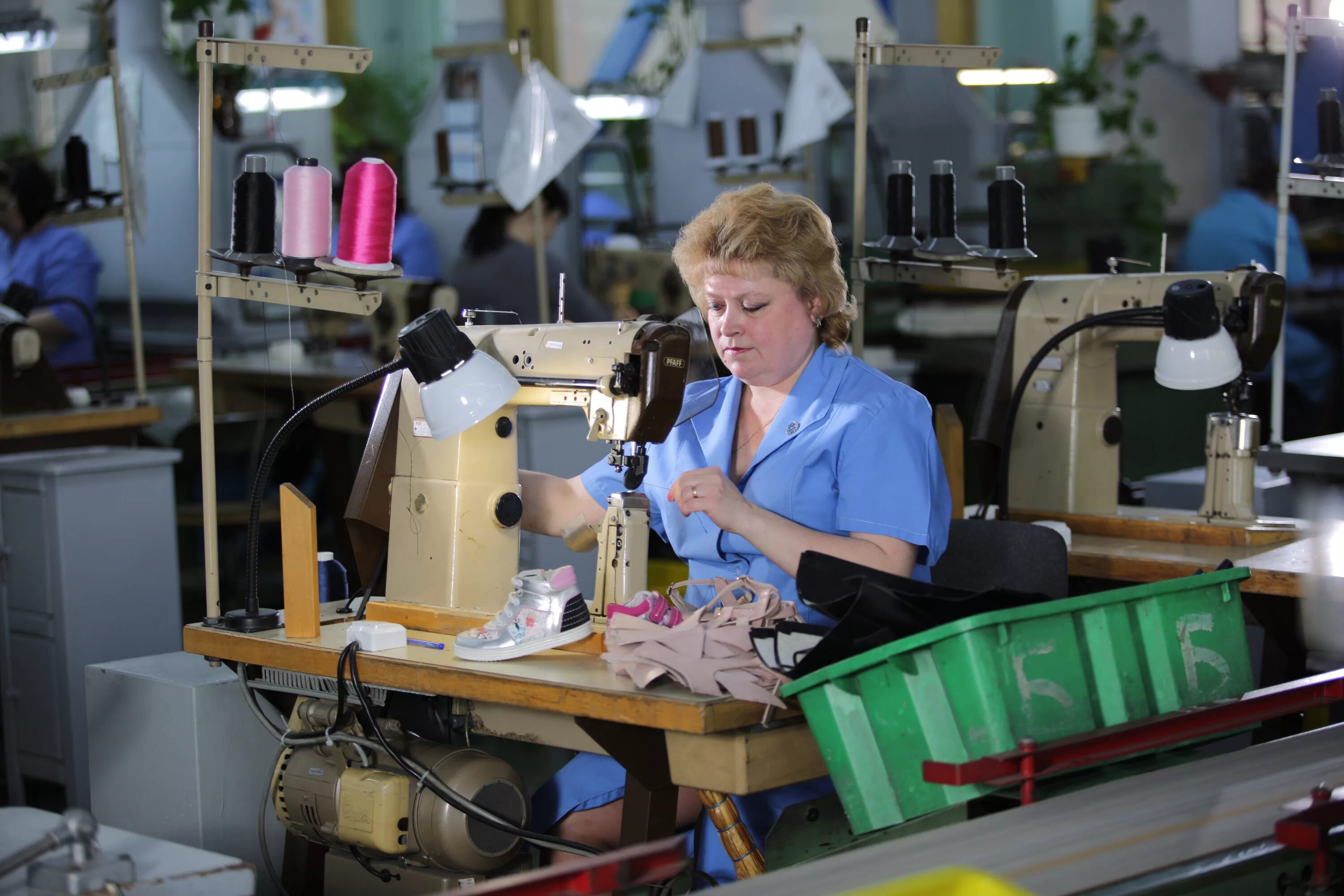 фабрика парижская коммуна. обувная фабрика парижская коммуна. обувная фабрика «парижская коммуна» здание. фабрика парижская коммуна ярославль.