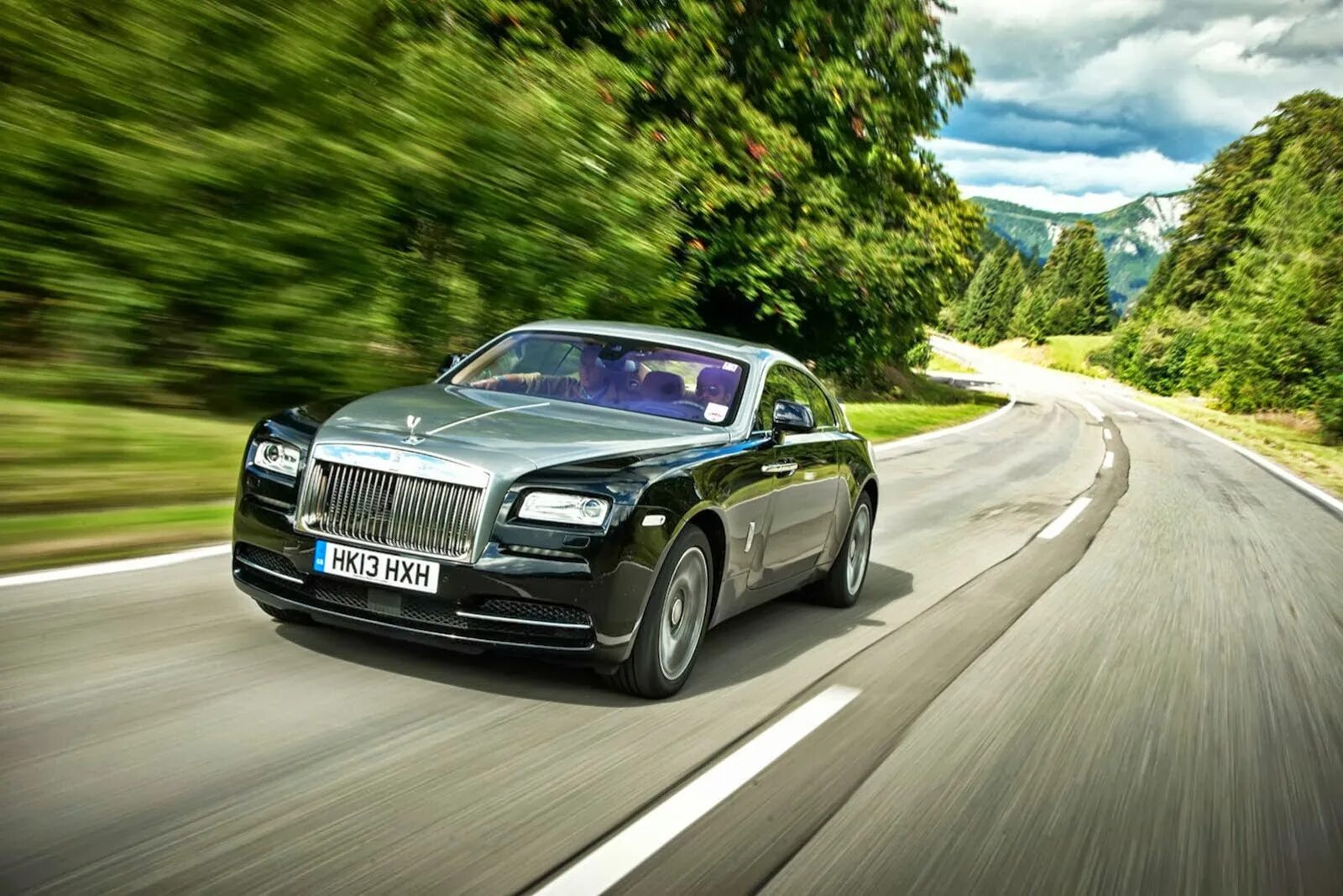 Роллс ройс драйв. Автомобили Rolls-Royce Wraith. Rolls-Royce Wraith (2013). Роллс Ройс купе 2020. Роллс Ройс двухдверный.