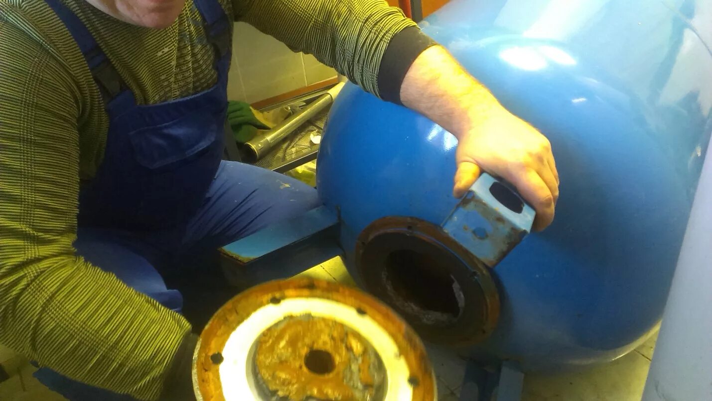 Джилекс насосная станция мембрана. Расширительный бачок для водоснабжения 500 литров схема подключения. Ремонт гидроаккумулятора. Расширительный бак для насосной станции. Расширительный для водоснабжения (гидроаккумулятор),.