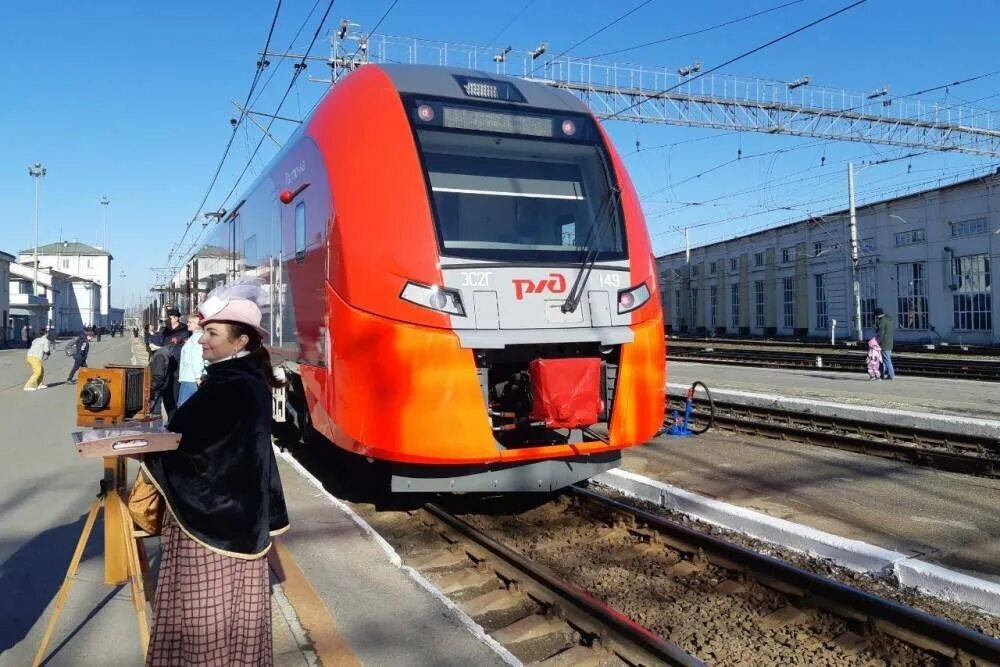 Кольцевая пермь. Поезд Ласточка ФПК. Электричка Ласточка Пермь. Поезд Ласточка Пермь-Екатеринбург. Ласточка Пермь Кольцевая.