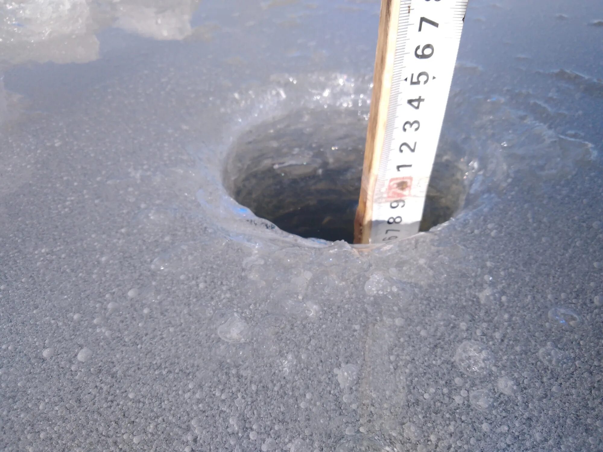 Измерение толщины льда. Измерениетолщины льда и снегоа. Толщина льда. Толщина льда для трактора. Ледовый 18 апреля
