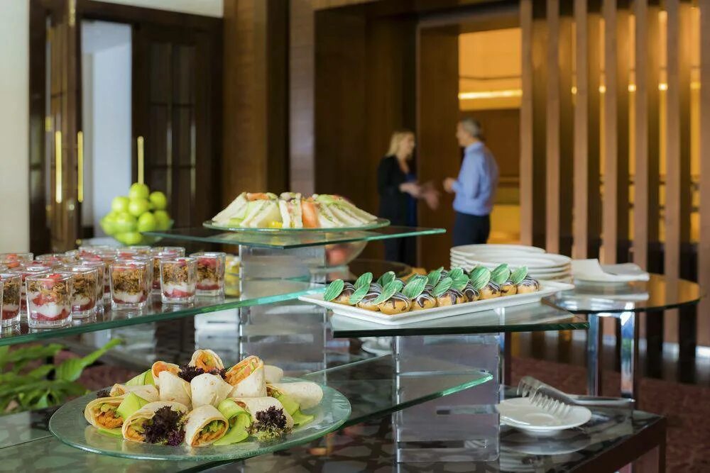Khalidiya palace rayhaan abu dhabi. Khalidiya palace rayhaan by rotana 5*. отель khalidiya palace rayhaan by rotana. khalidiya palace rayhaan by rotana 5 шведский стол. khalidiya palace rayhaan by rotana для детей.