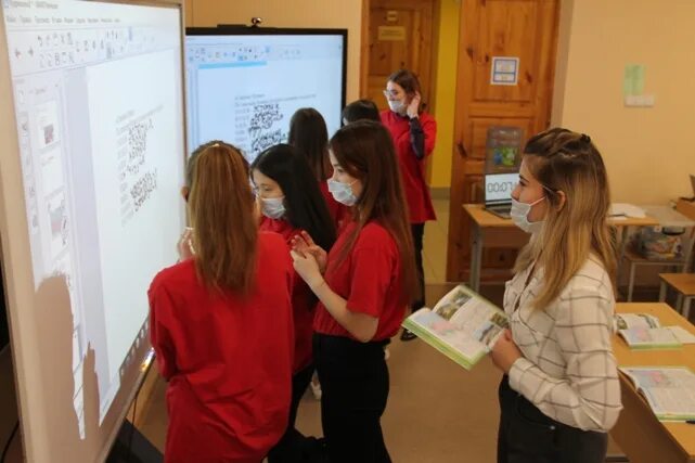 школьники на егэ. выпускной экзамен в школе. огэ школьники. экзамен в колледже начальные классы. экзамен полс е9 класса в белоруссии.