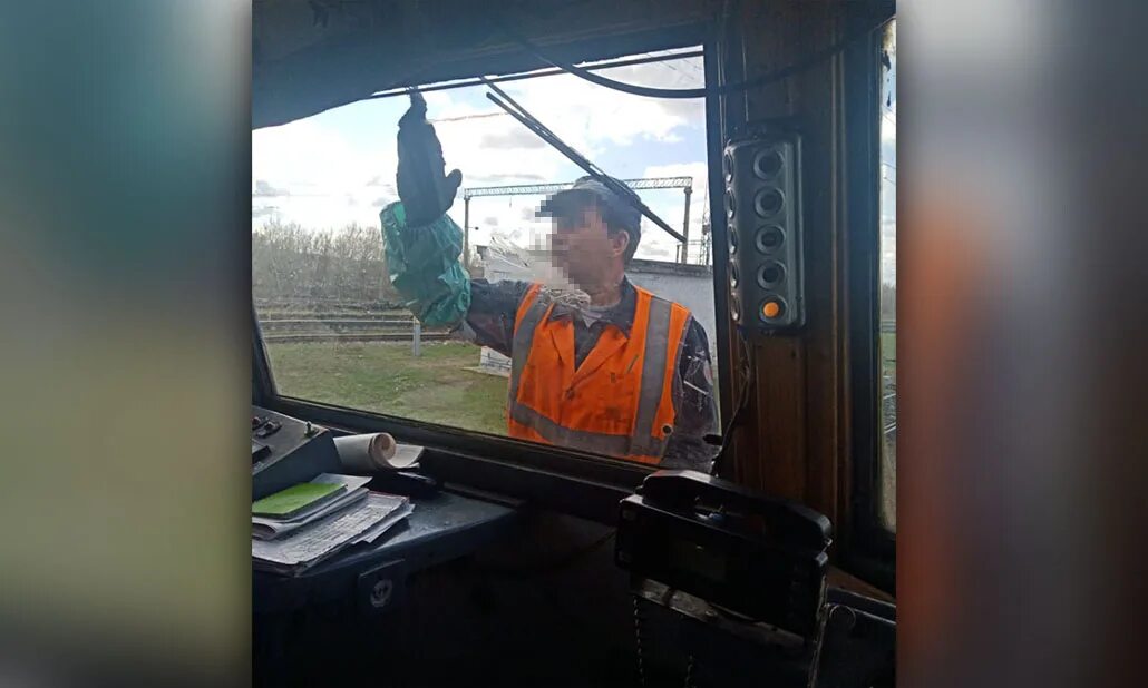 Машинист маршрутки. Машинист угнал аллегро. Машинист угнал аллегро. Сбрасывающий остряк на железной дороге. Самолет аллегро.