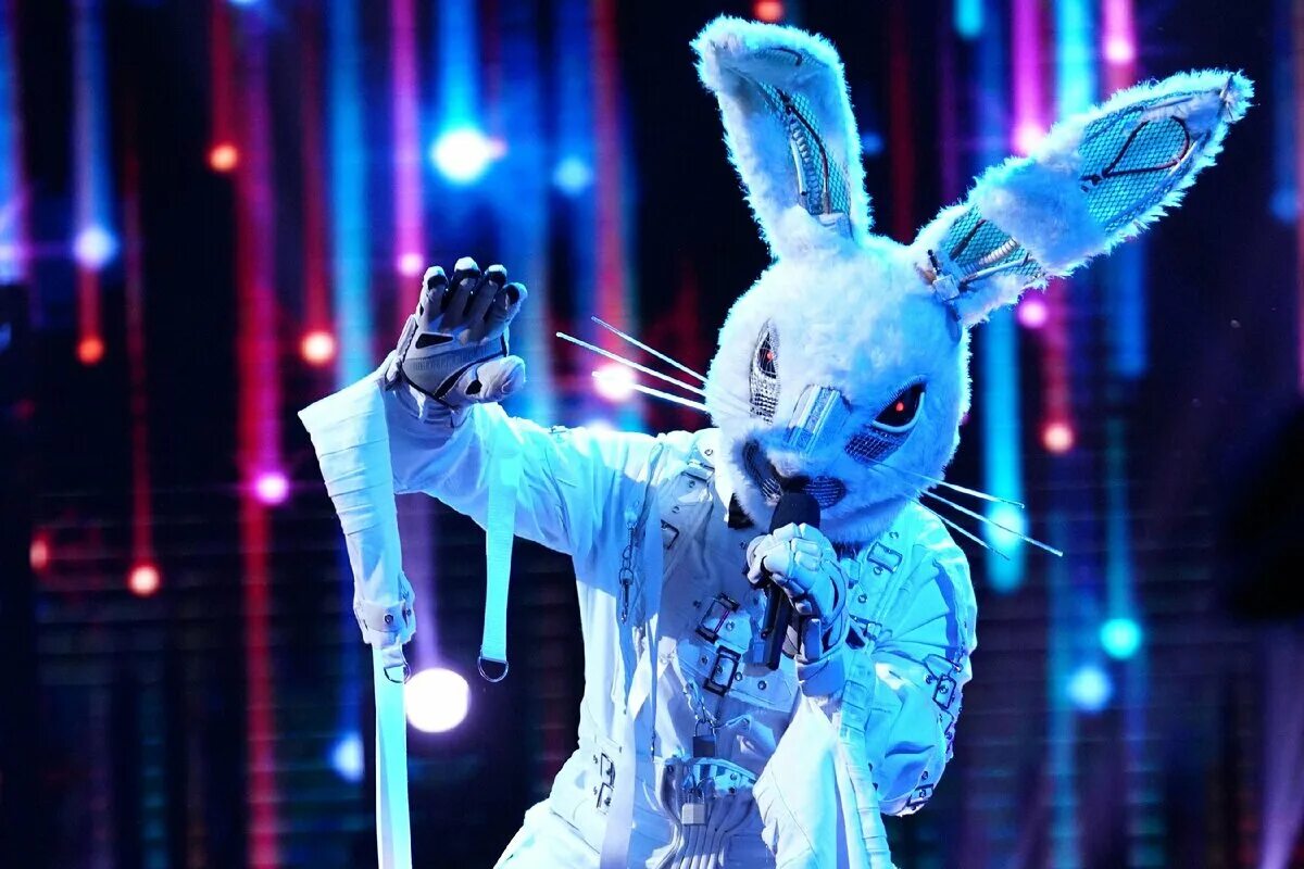 Маска шоу 8 03. Шоу "the masked Singer" -2020. Заяц шоу маска Моргенштерн.