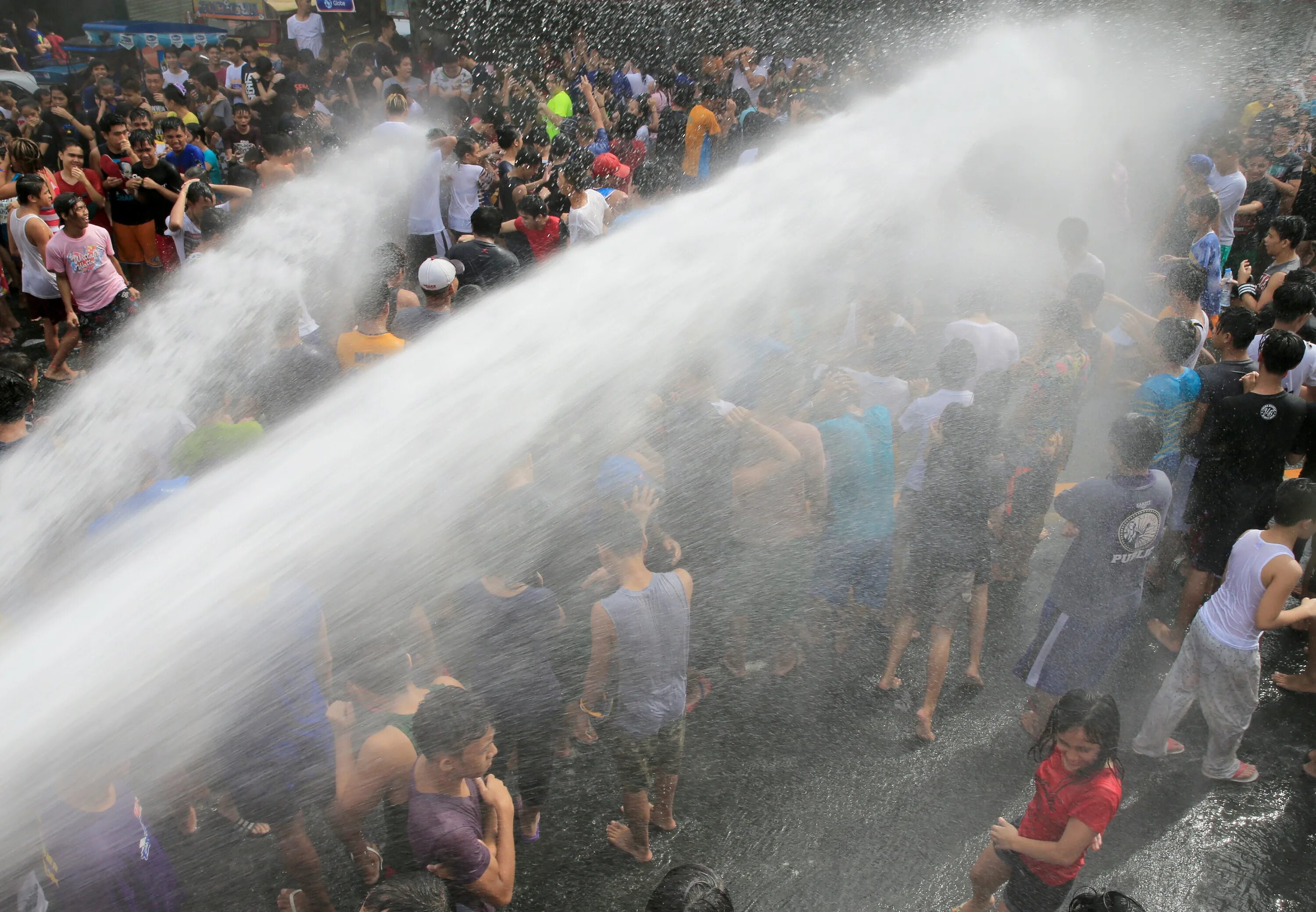 Water Fight. Water Fight Water Burst Ball. Water fights