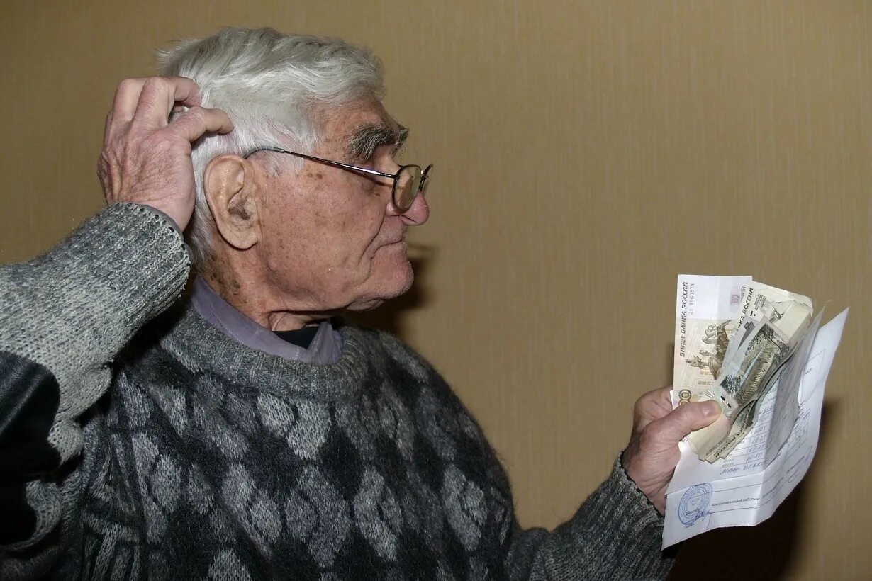 Про пенсию работающим. Пенсии работающим пенсионерам. Индексация пенсий работающим пенсионерам в 2021. Про пенсию работающим. Когда проиндексируют.