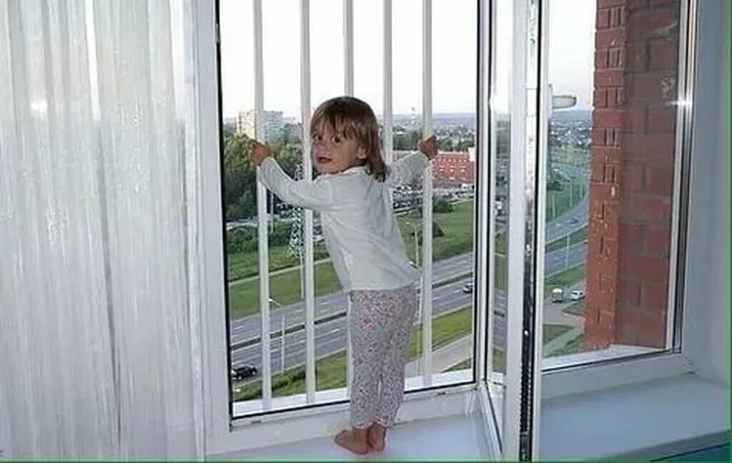 Window forums forum. Решетки КИДСТОП. Защитные решетки на окна от детей. Решётки на окна от дитей. Защита на окна от детей решетка.