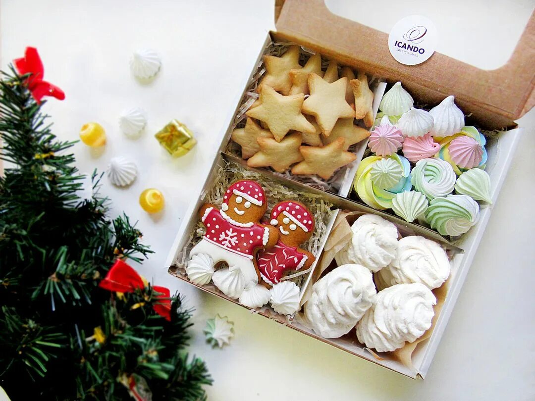 кондитерские подарочные наборы на новый год. сладости в подарок. новогодний набор печенья. подарочная коробочка для шоколада. новогодние наборы кондитерские.