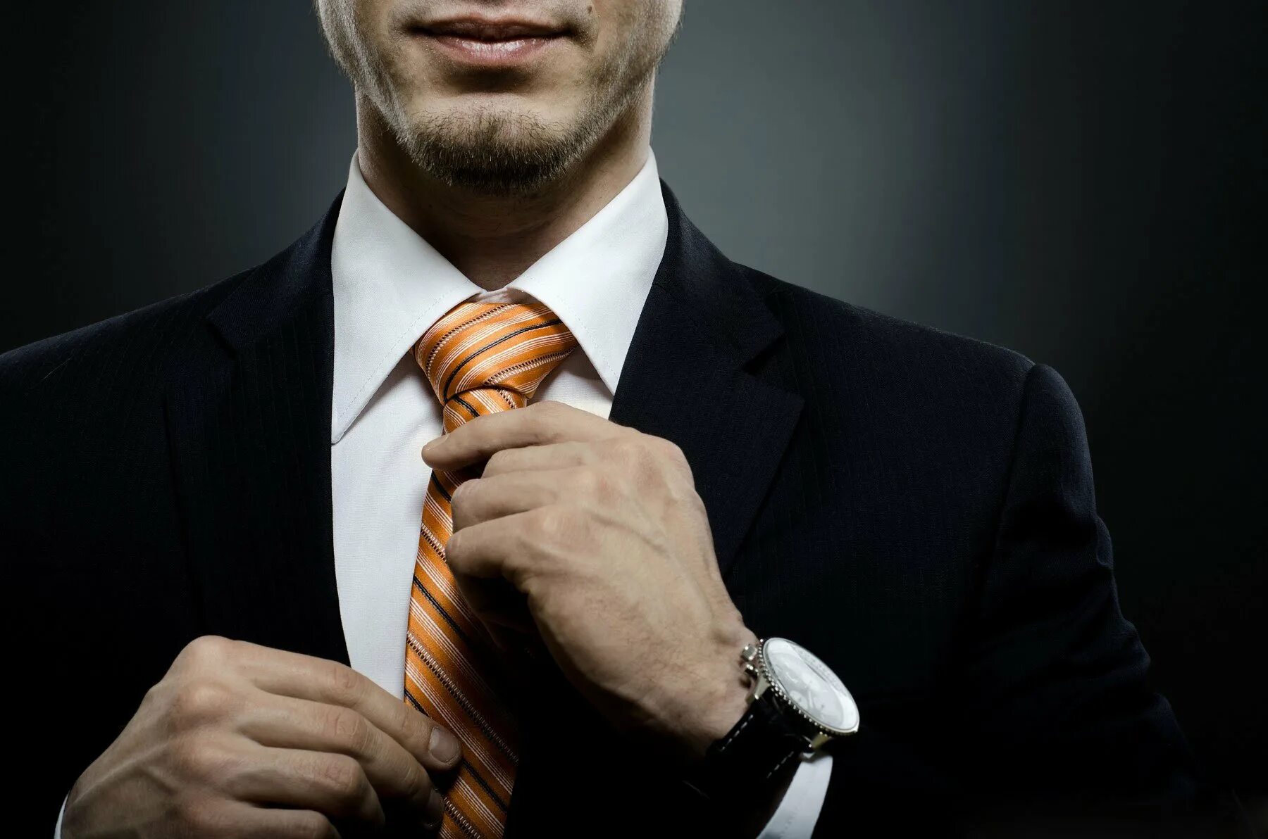 Стильный руководителя. Галстук. Успешный человек. Успешный мужчина. Мужик в галстуке.
