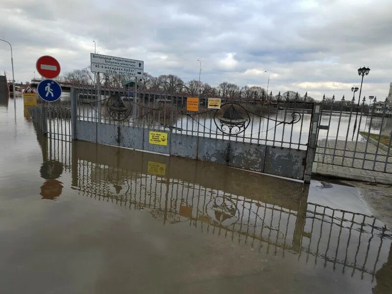 Уровень воды в оке коломна сегодня гидропост. Разлив реки в Коломне. Разлив в Коломне 2023. Паводок весной. Разлив Москвы реки.