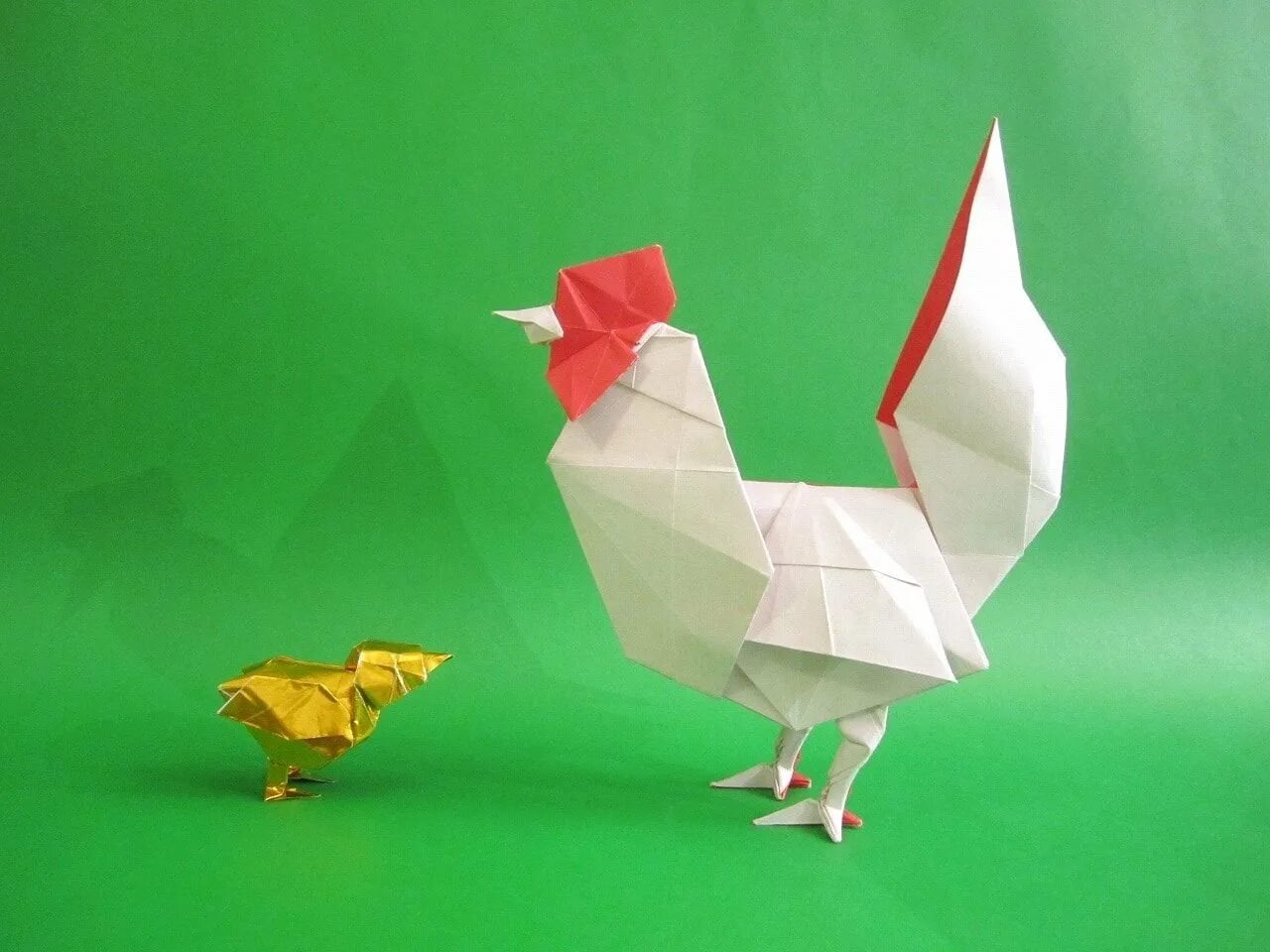 Бумажные курочки. Оригами петух. Курица из бумаги. Оригами Курочка. Петушок из бумаги оригами.