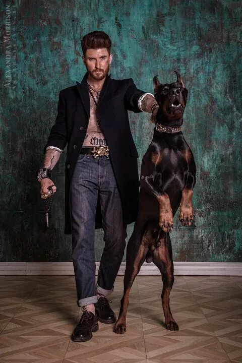 такса. хозяин добермана. хозяин добермана. атджента из зоосферы доберман. хозяин добермана.