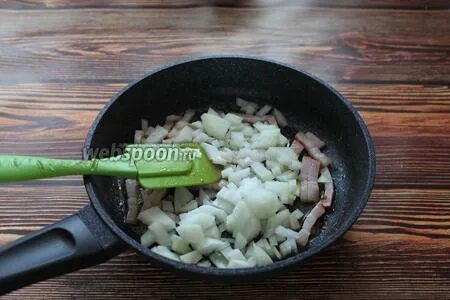 Рецепт жареной капусты с колбасой