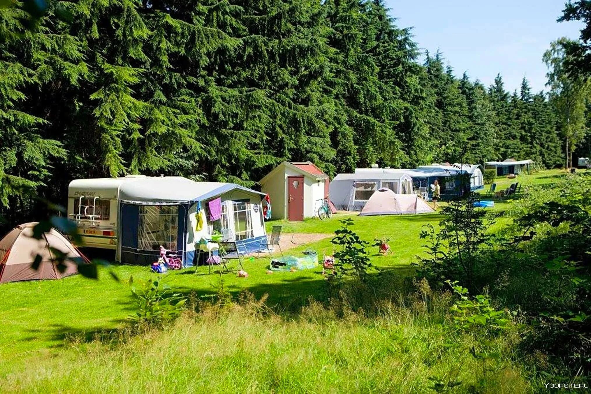 Кемпинг малая Сербия. Автокемпинг во Франции. Кемпинг в Тайланде. Camp Grand Mountain Швейцария лагерь. Кемпинг участок