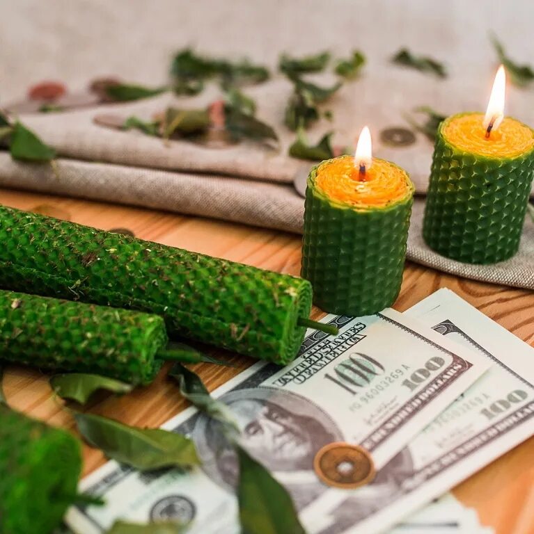 Купить зеленые свечи. Свеча зеленая. Свечи из вощины. Зеленая свеча в магии. Свеча из вощины, зеленая.