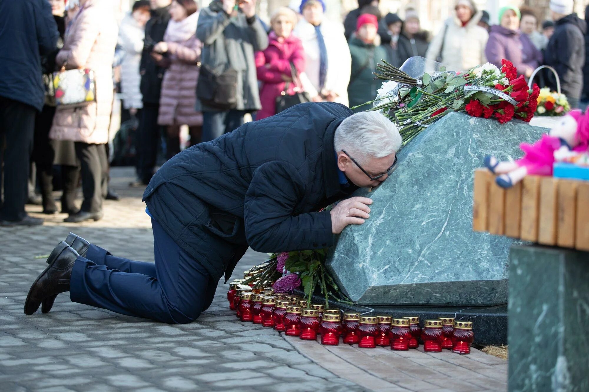 Что сейчас на месте кемерово. Трагедия в зимней вишне Кемерово. Зимняя вишня Кемерово 2018. Трагедия в Кемерово в ТЦ зимняя вишня.