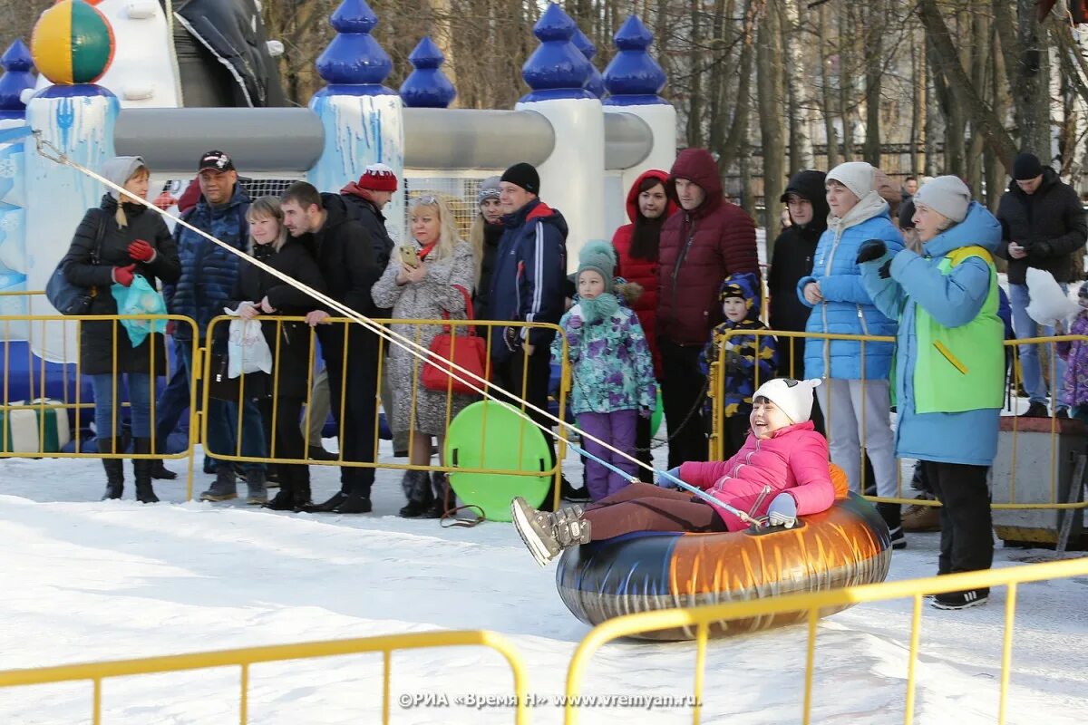 Масленица в автозаводском парке нижний новгород. Каток катушка Автозаводский парк. Каток Автозаводский парк Нижний Новгород. Каток в Автозаводском парке.