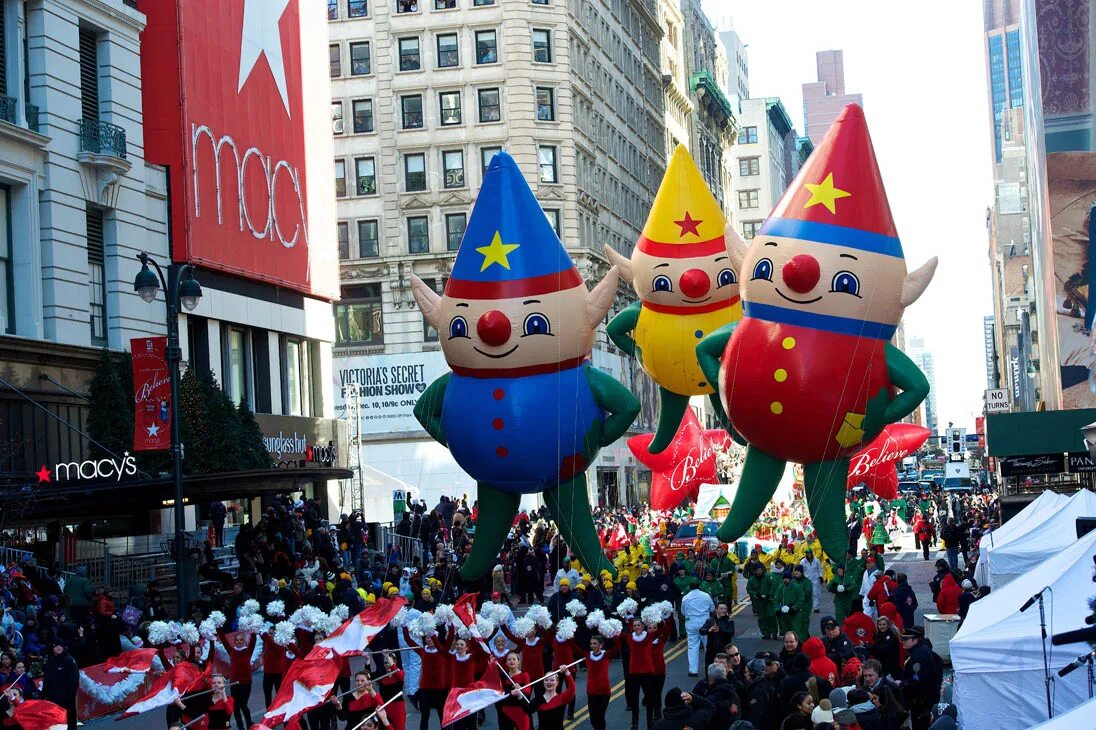 Macy's Parade. Macy s Thanksgiving Parade. Парад Macy s в день Благодарения. Парад надувных игрушек в Нью Йорке. Have street parades