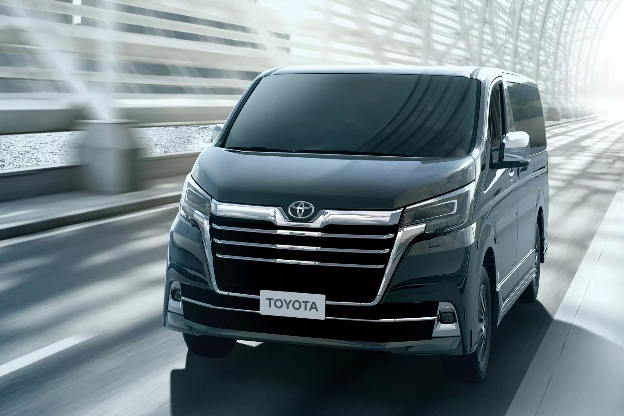 Новая тойота хайс. Toyota Granvia 2019. Toyota Granvia 2020. Тойота минивэн 2020. Тойота Hiace Granvia.