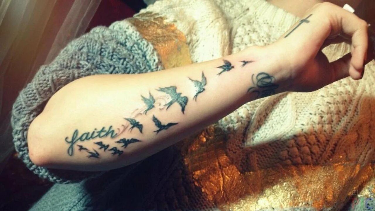 тату на руке для девушек. какую тату набить на руке девушке. Tattoo на руке женские. красивые татуировки на запястье. тату рукав для девушек.
