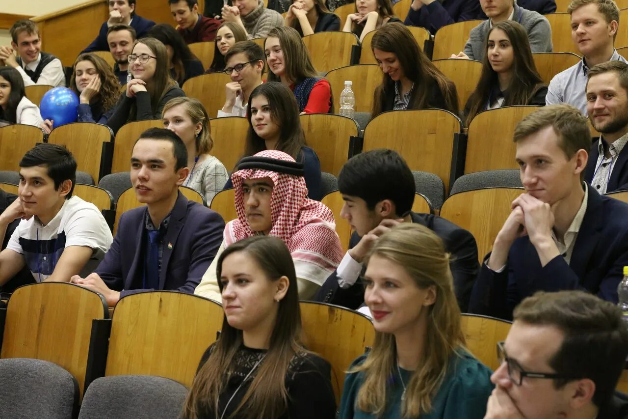 преподаватель в университете. белгу аудитории. ниу белгу институт химии и биологии. 21 корпус белгу. заседания византийского клуба 2016 год в белгу.