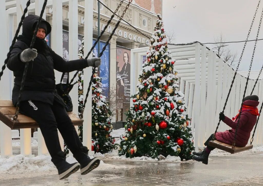 Новый год праздник гиф. Рабочие дни на новый год. Скучный новый год. С наступающим новым годом новогоднего настроения. Новогодние выходные.