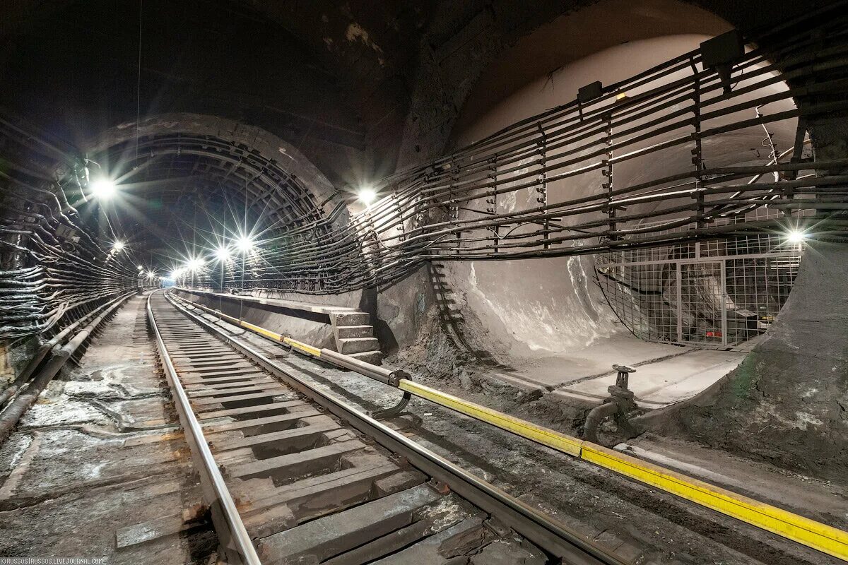 Замоскворецкая линия московского метрополитена. Замоскворецкая линия метро. Тоннель Замоскворецкой линии. Горьковско-Замоскворецкая линия. Метро белорусская Замоскворецкая линия.