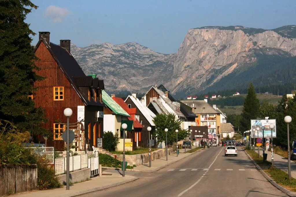 Жабляк черногория. Жабляк. Zabljak Черногория. Город Жабляк. Черногория г.Жабляк Дурмитор.