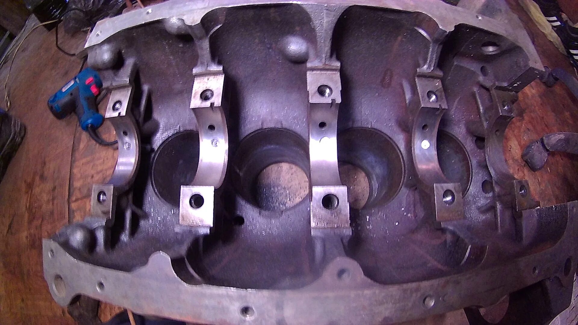 Блок ваз 21126 маслофорсунки. Маслофорсунки 2112. Маслофорсунки ваз 21083. Маслофорсунки змз 409. Масляные форсунки калина 1.