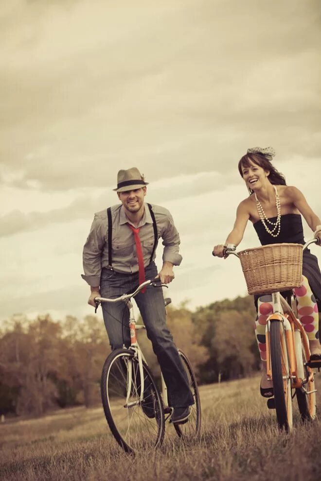 Человек на велосипеде. Прогулка на велосипеде. Счастье на велосипеде. Человек на велосипеде. Andre kohn.