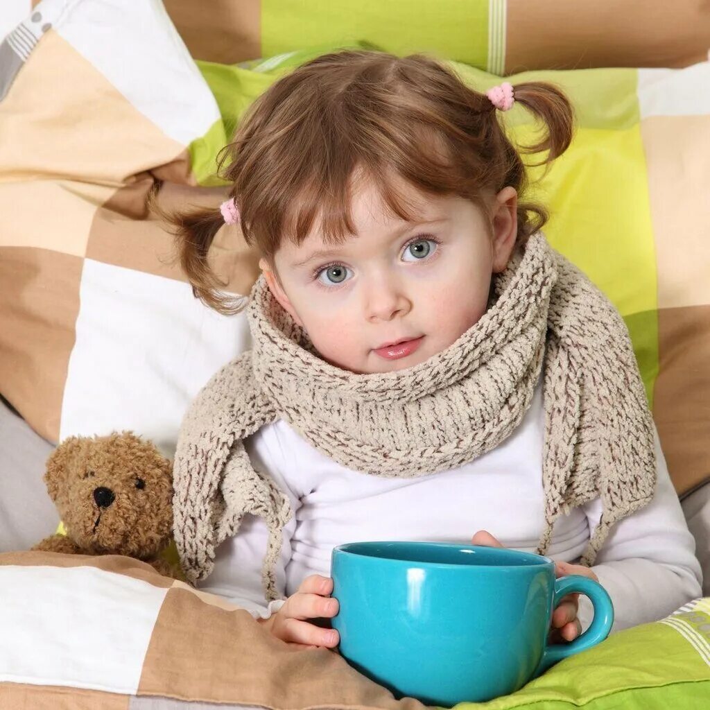 Ребенок заболел часто болеет. Простуда у ребенка. Ребенок болеет. ОРВИ У детей. Больной ребенок.