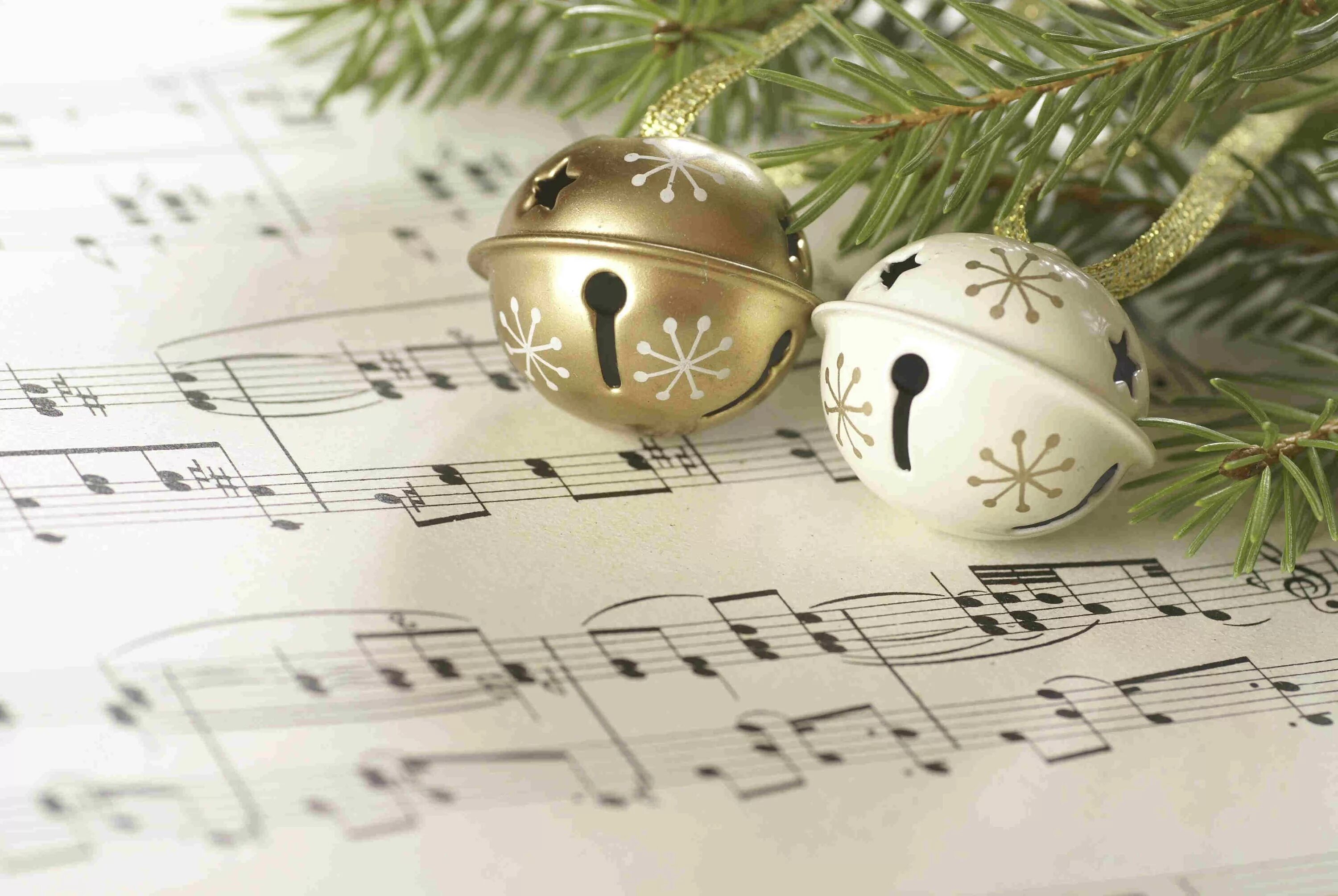 Песня музыка рождества. Музыкальный новый год. Новогодний фон с нотками. Музыкальная тематика. Новогодний концерт.