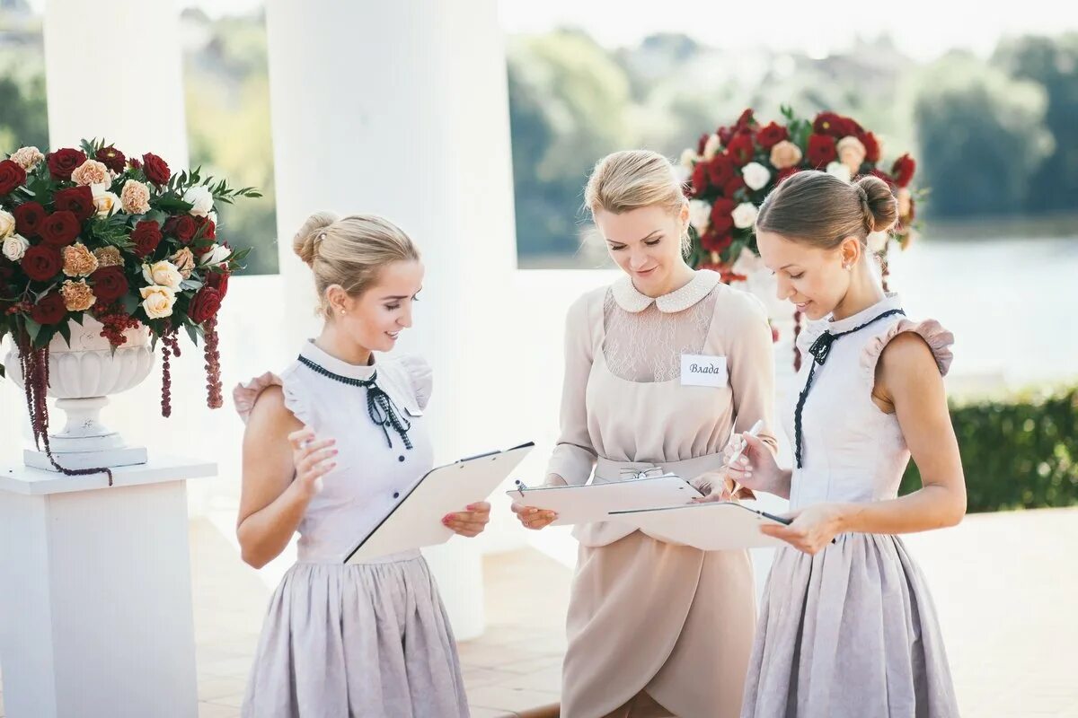 Помощь в организации свадьбы elizabeth wedding. Свадебный распорядитель. Свадебный координатор. Фотосессия свадебного организатора.