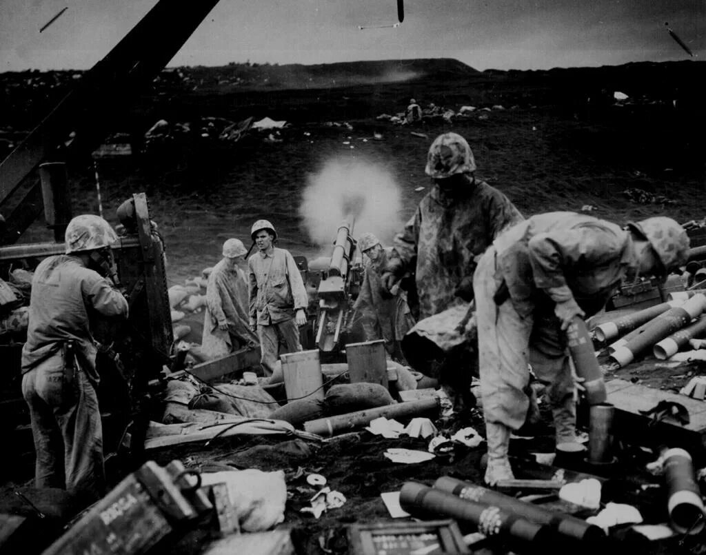Фотографии второй мировой войны. Американские морские пехотинцы на острове Иводзима 1945 г. Вторая мировая. Битва за Иводзиму. Вторая мировая война вторая мировая война.