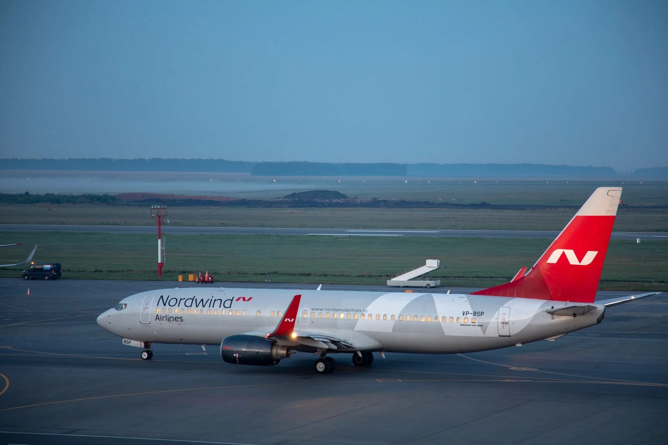 Южный ветер авиакомпания отзывы. Боинг 737-800 Nordwind Airlines. Норд Винд авиакомпания Боинг 737. Самолёт Боинг 737-800 Норд Винд. Nordwind Airlines ливрея.