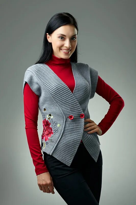 вязаные жилеты для женщин 2023. красный вязаный жилет. вязаные жилеты для женщин 2023. жилет 2022 тренды. жилет 2021-2022.