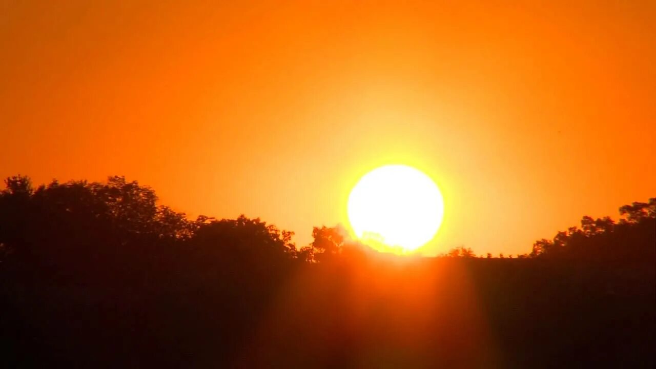 A rising sun high quality. Сердце солнце. The sun rise now. The sun rise now. На восходе солнца.