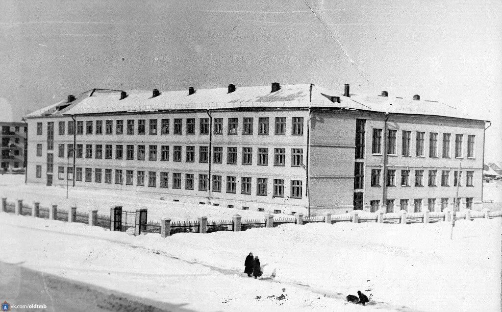 Школа 24 тамбов защитная 1а. Мичуринская 24 школа. Мичуринская 24 школа. Мичуринская 24 школа. Школа 843 здание 2.